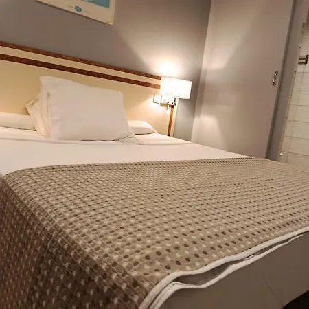 Azur Hotel Paris